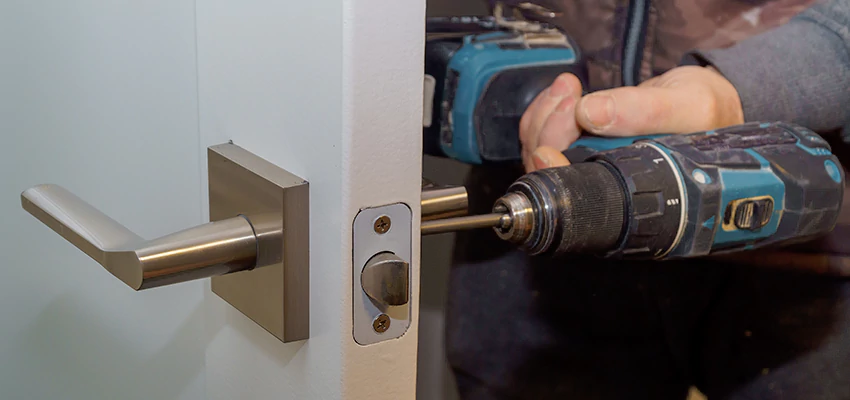 Broken Door Handle Lock Repair in Jacksonville, Florida